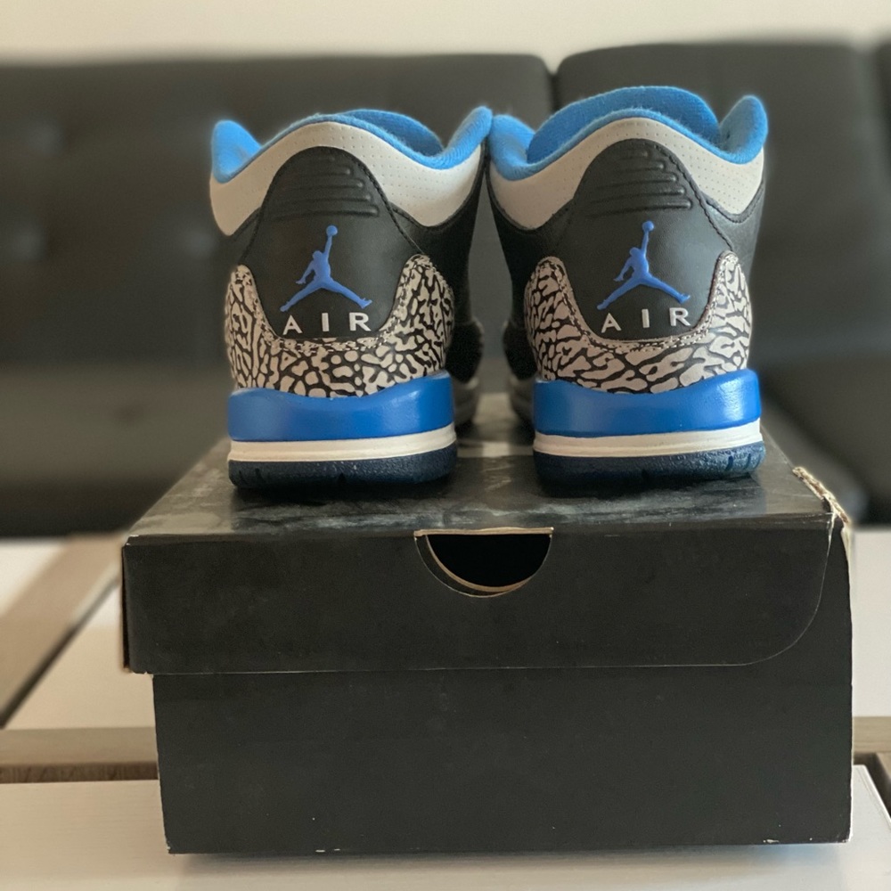 Jordan Sports Blue 3s size 4Y